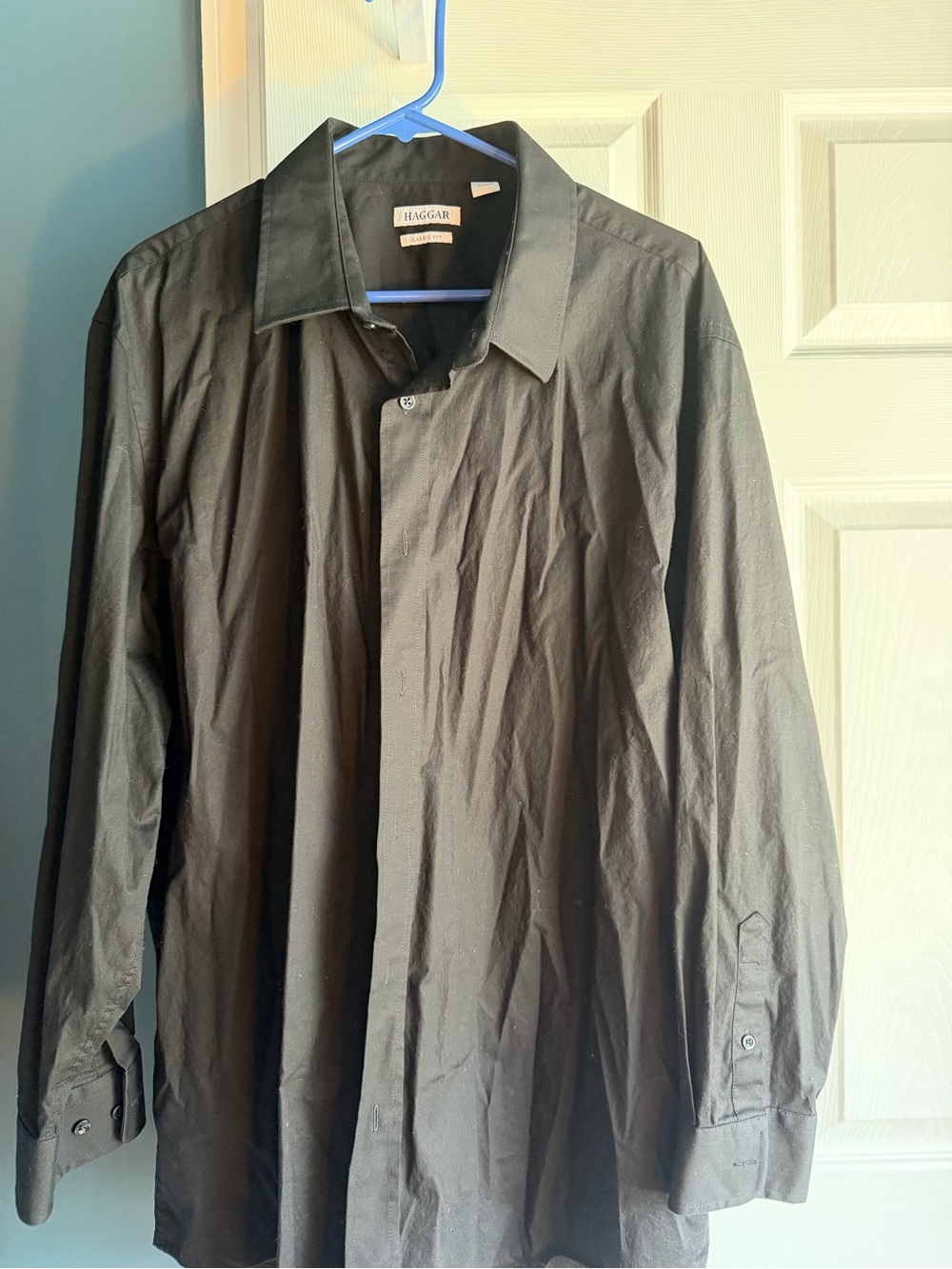 Haggar Men's Black Long-Sleeve Button-Up Shirt
